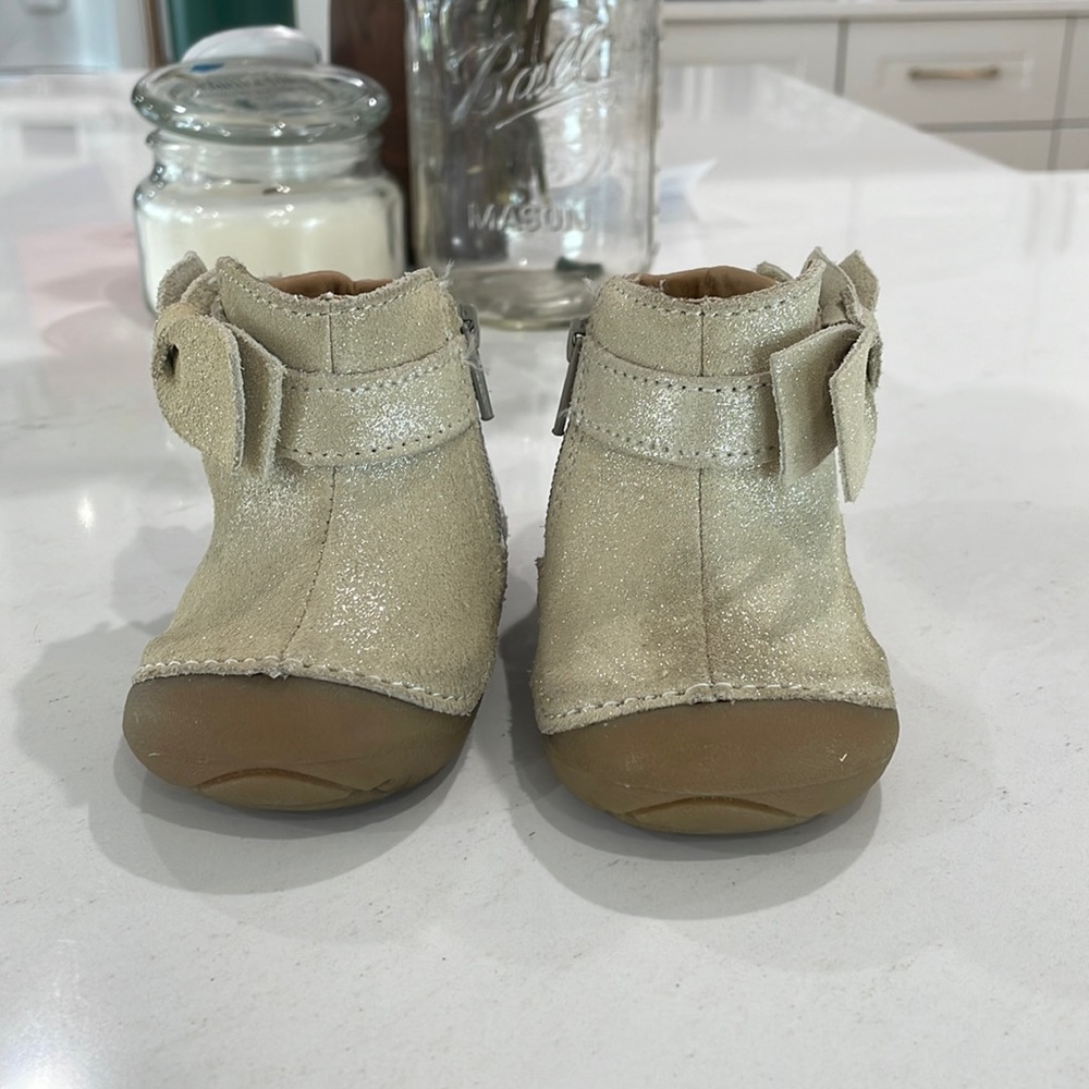Stride rite size 3.5 soft motion shoes